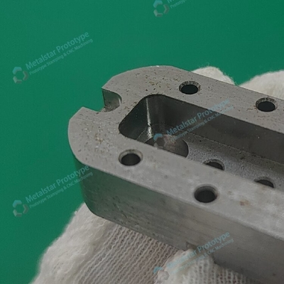 Bagian mesin prototipe baja ringan ASTM/AISI yang digunakan untuk sepeda motor